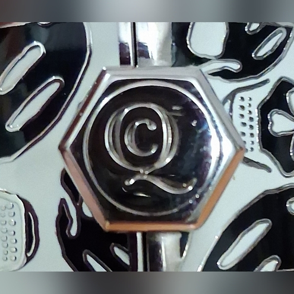 EUC Alexander McQueen Black & Silver Skull Casual Goth Bangle Bracelet Jewelry - Picture 4 of 6